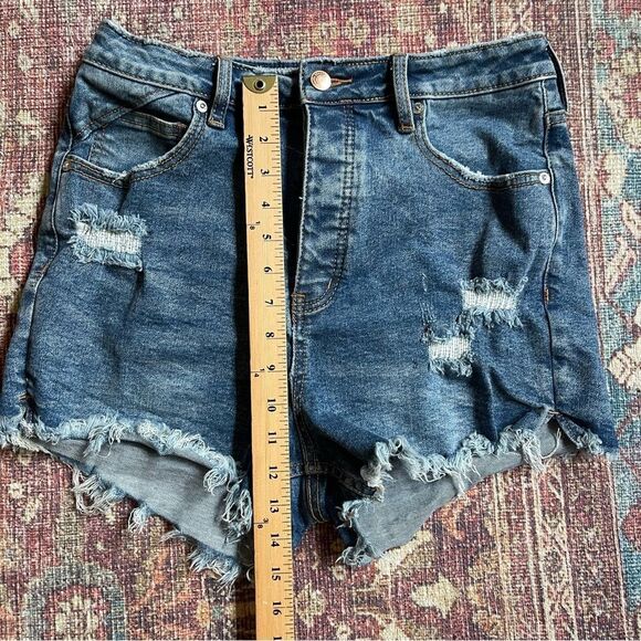 We The Free size 29 CRVY Denim Distressed Women Shorts - Picture 5 of 11